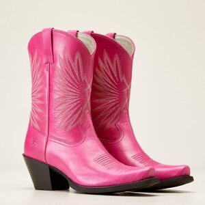 Ariat Goldie Boots in Raspberry
